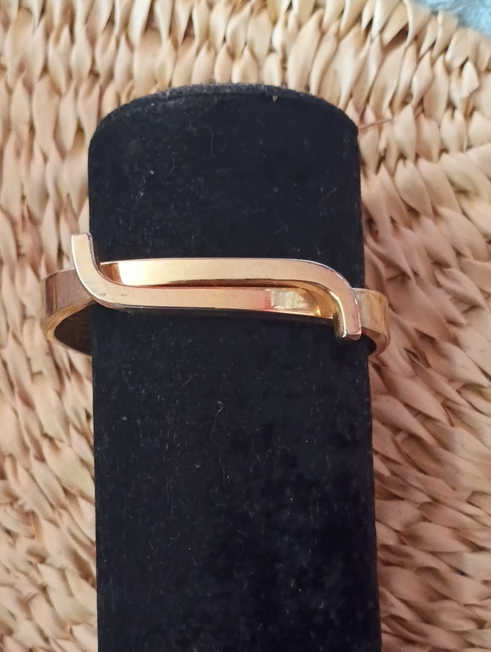 Faux gold hinged bracelet